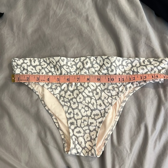 NWOT Valimare leopard bikini. Bandeau top and fold down bottom. Size M - Picture 11 of 12